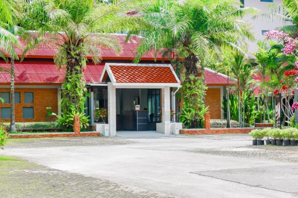 Royal Lee Resort And Spa Nai Yang Экстерьер фото